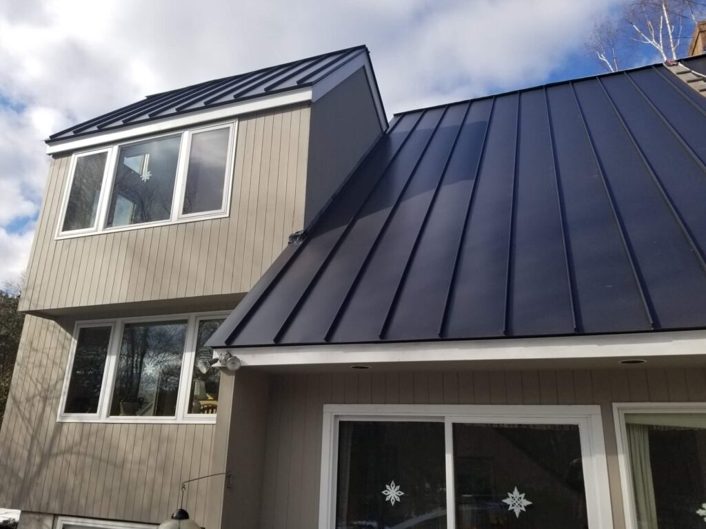 Metal Roofing-Quality Metal Roofing Crew of Kendall