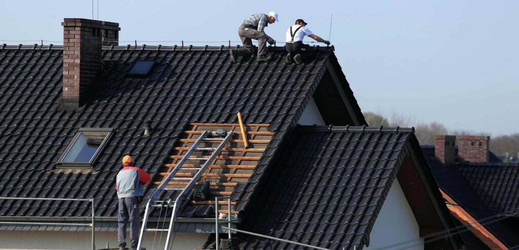 Residential Metal Roofing-Quality Metal Roofing Crew of Kendall